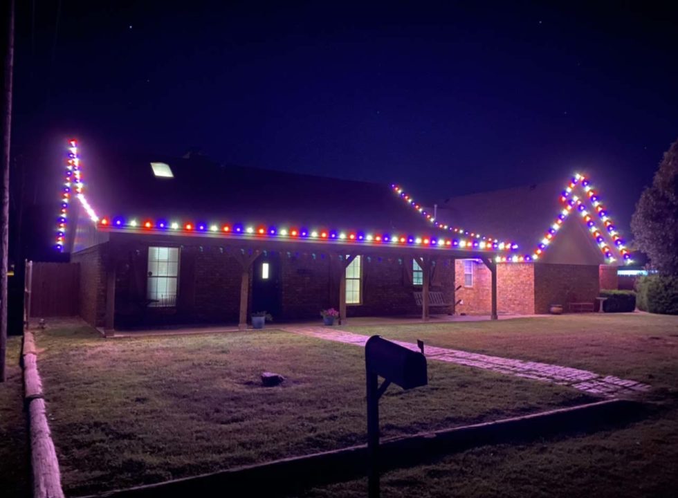 Contact Recon Lawn for Your Lubbock Christmas Lighting Needs